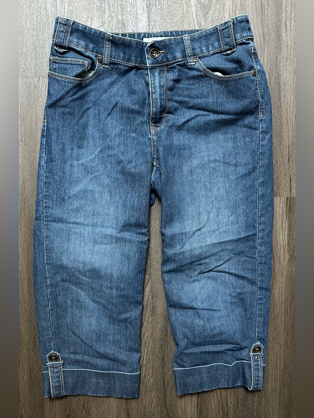 Chico's Platinum Blue Denim Capri Pants Size 0.5 (size 6)